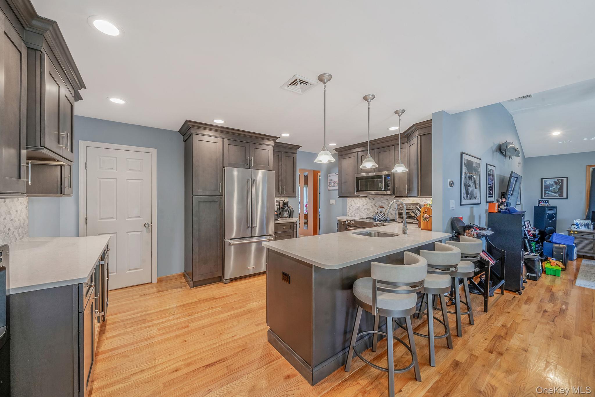 Single Family Clifton  Nassau County, NY 11793, MLS-984997-5