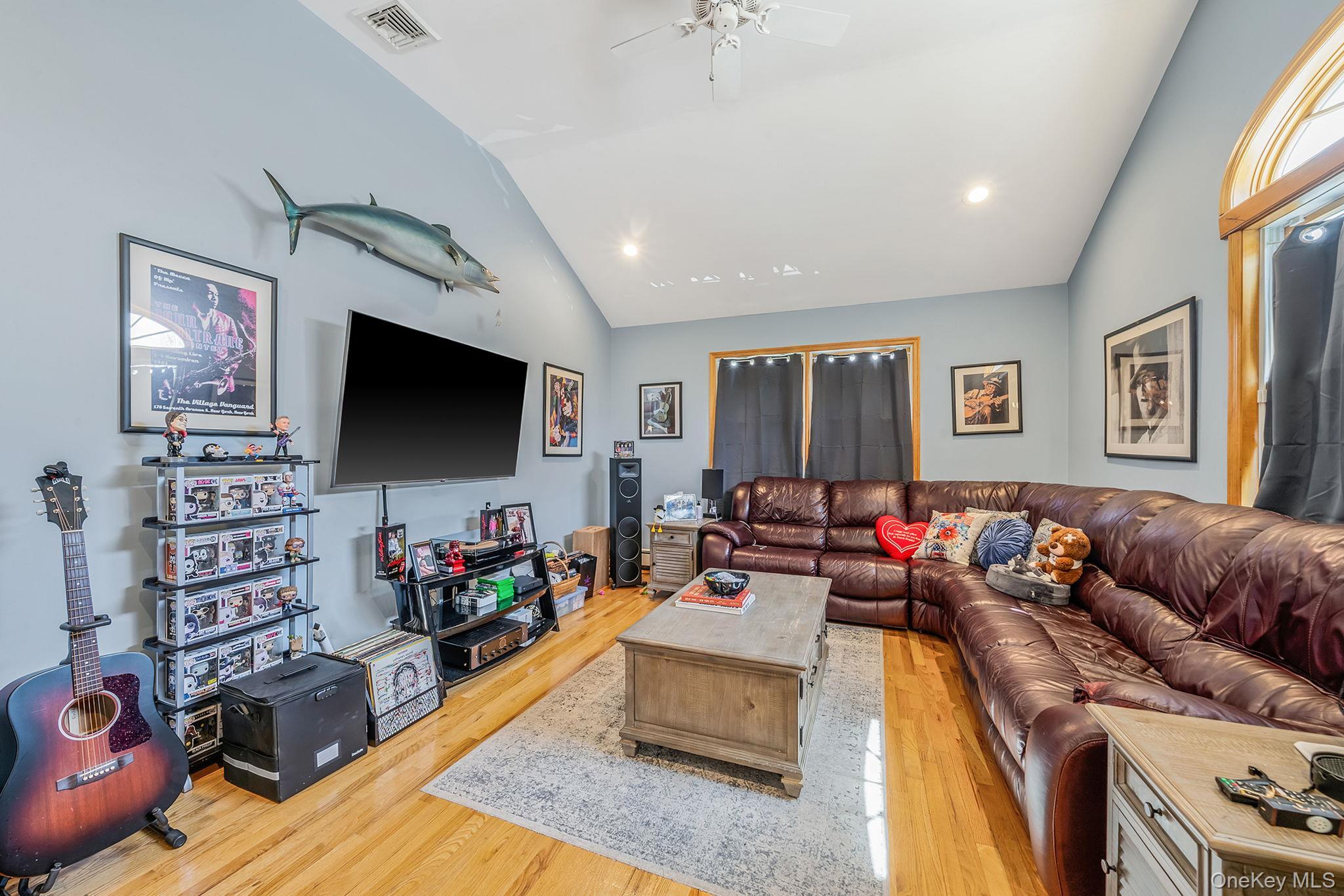 Single Family Clifton  Nassau County, NY 11793, MLS-984997-7