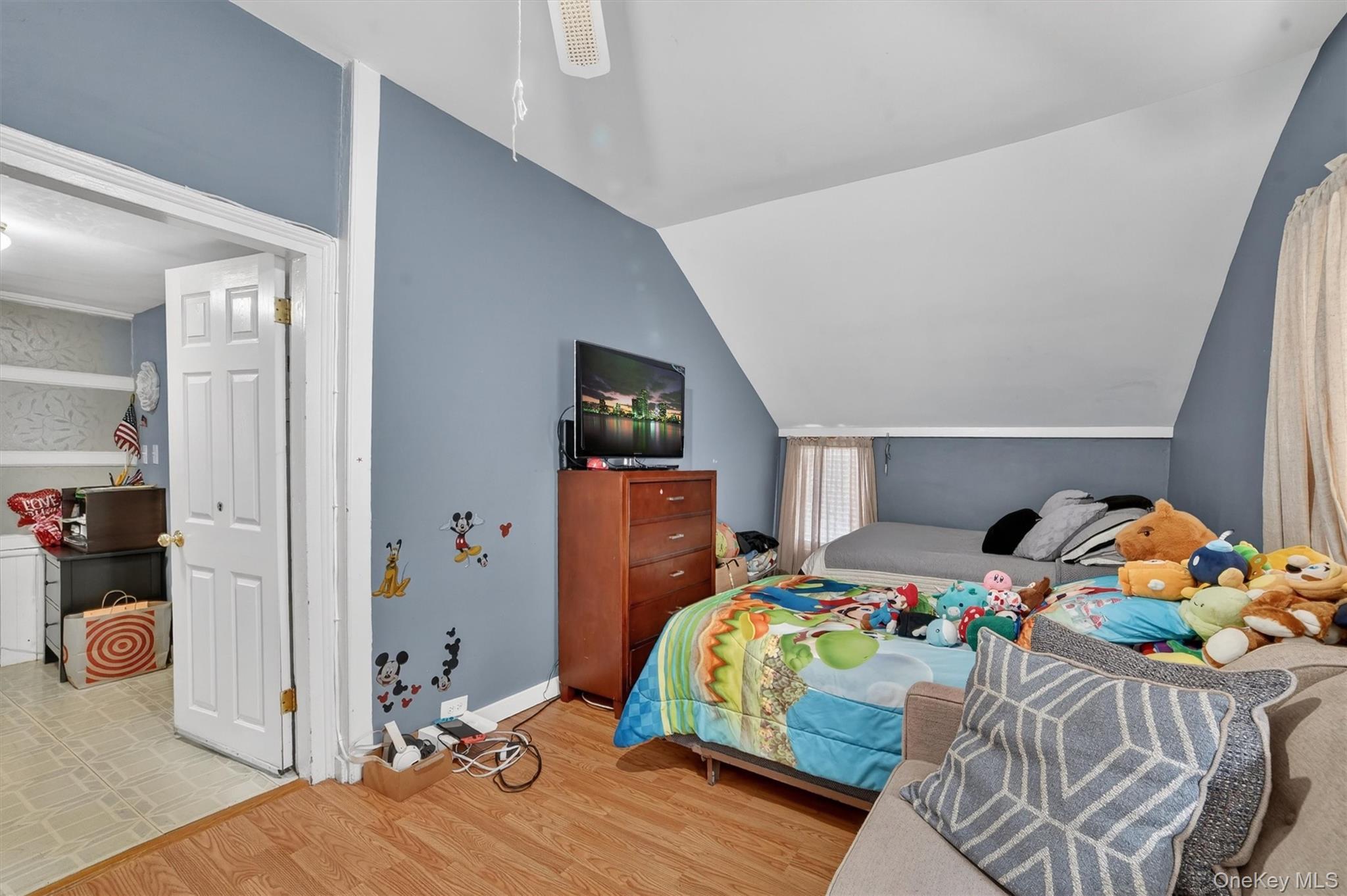 Single Family Terrace  Westchester County, NY 10562, MLS-985026-21