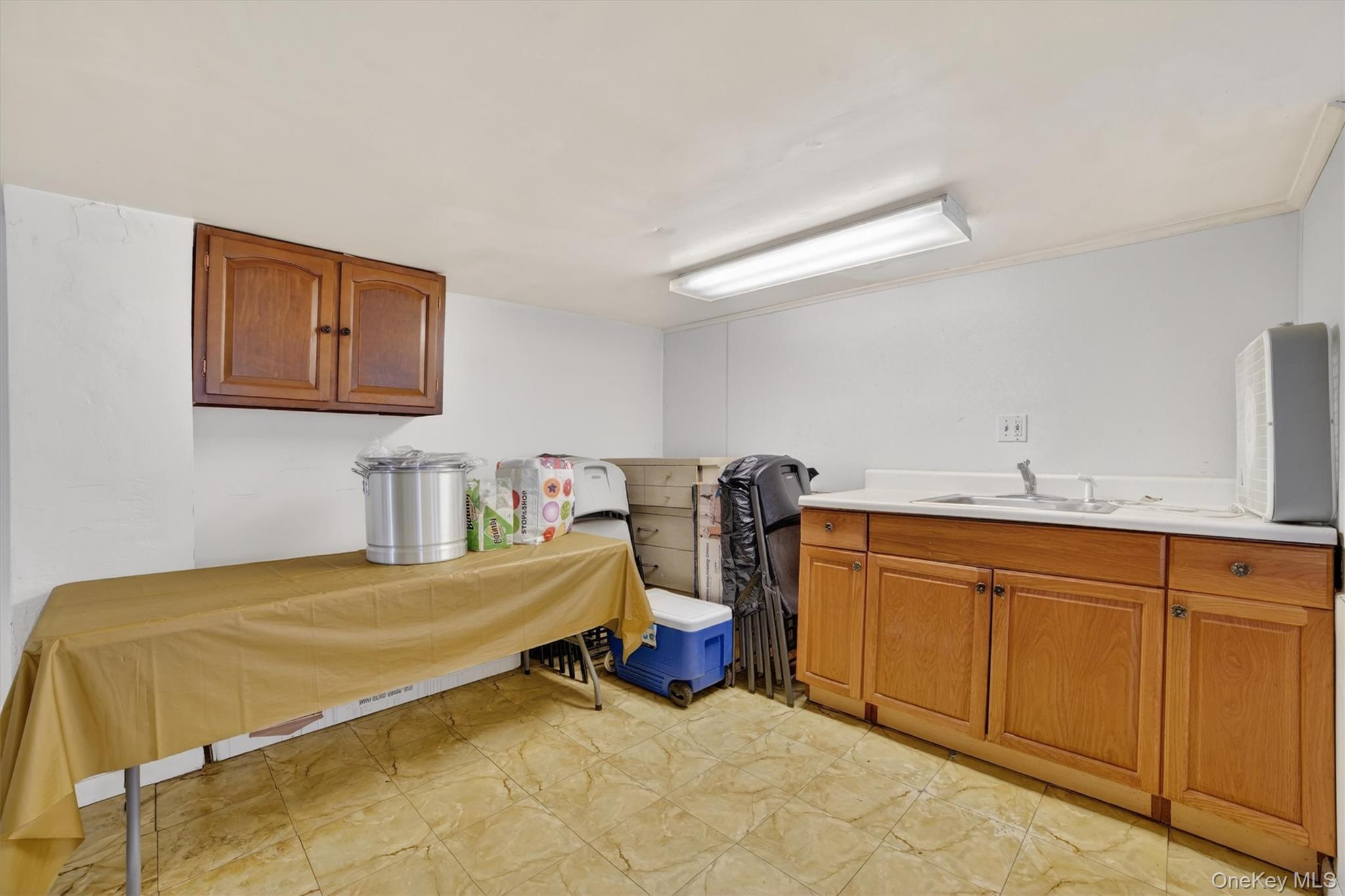 Single Family Terrace  Westchester County, NY 10562, MLS-985026-24