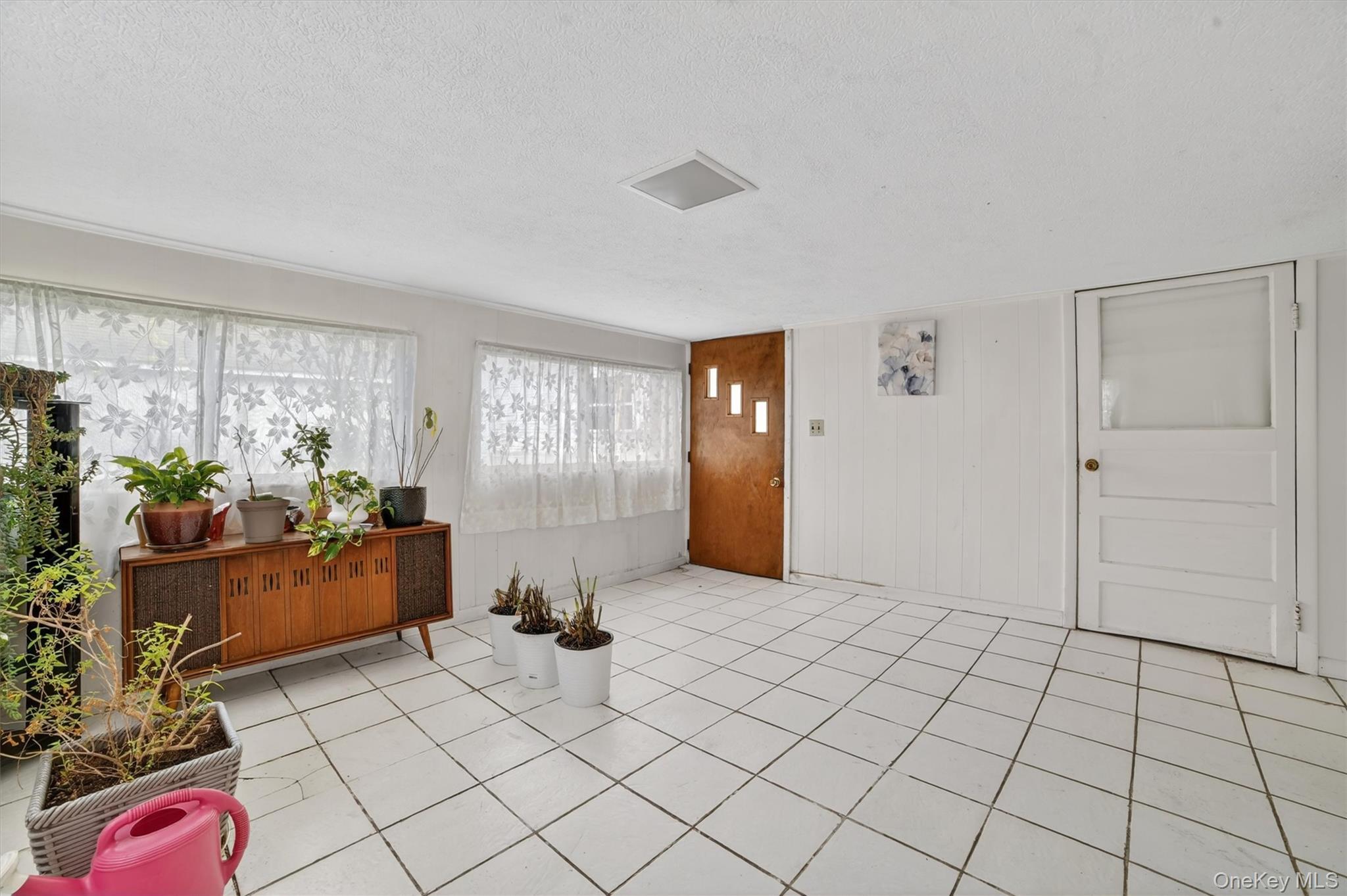 Single Family Terrace  Westchester County, NY 10562, MLS-985026-28