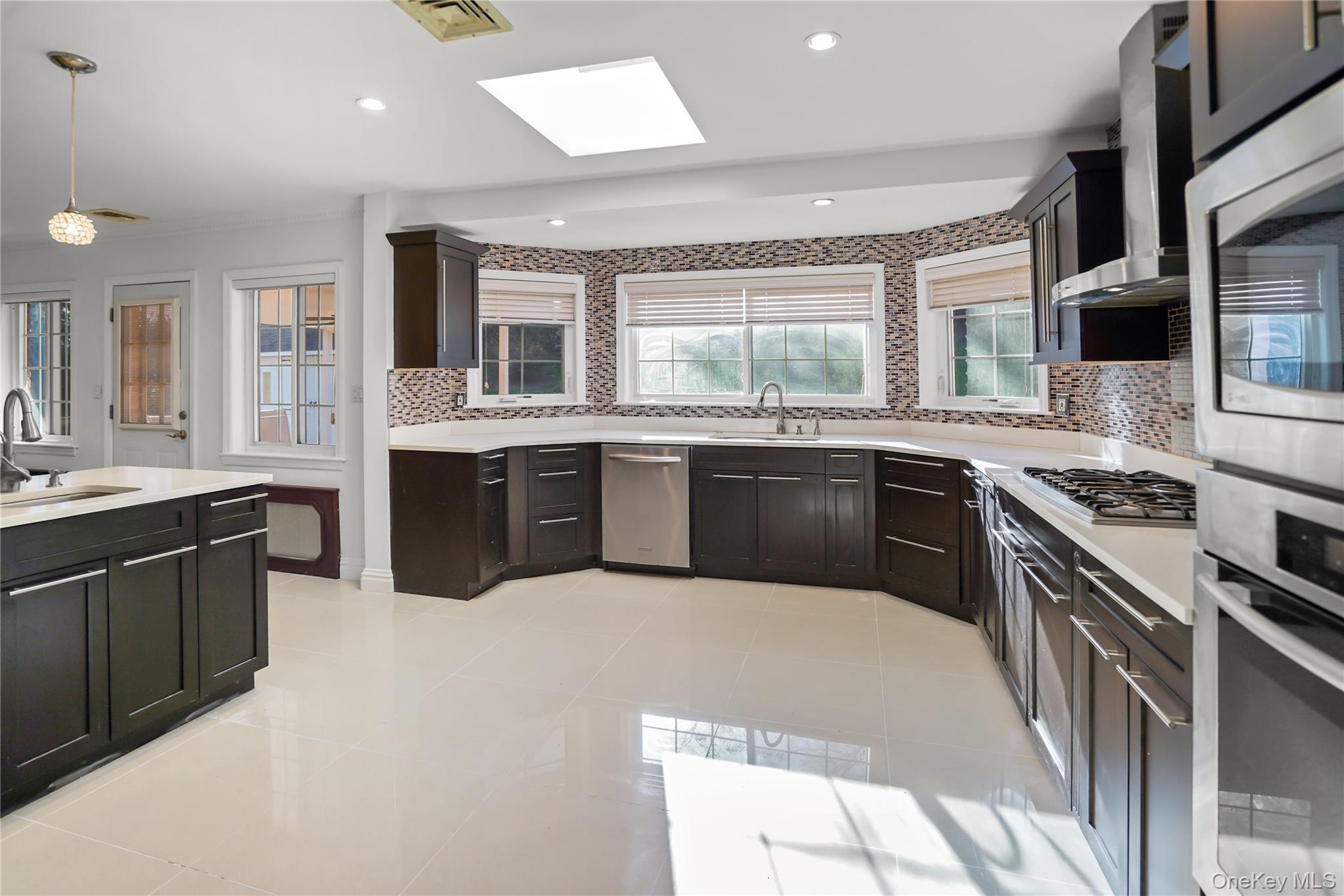Single Family Oakdale Road  Nassau County, NY 11577, MLS-985048-5