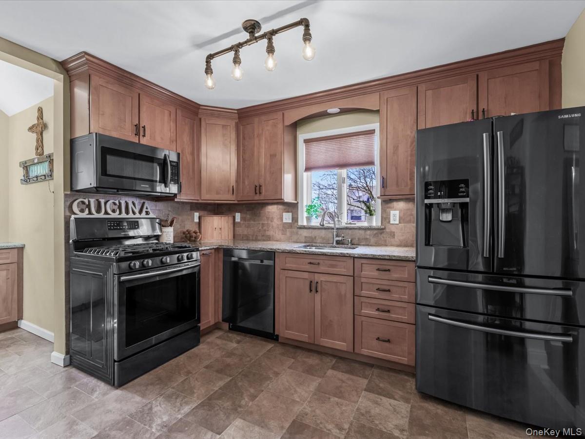 Single Family Floral  Nassau County, NY 11714, MLS-985056-11