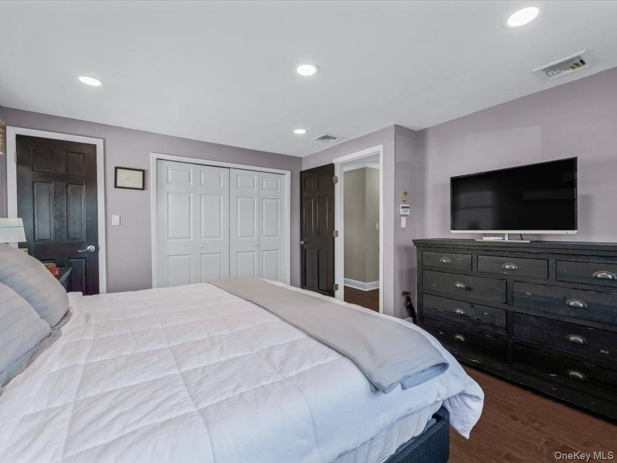 Single Family Floral  Nassau County, NY 11714, MLS-985056-18
