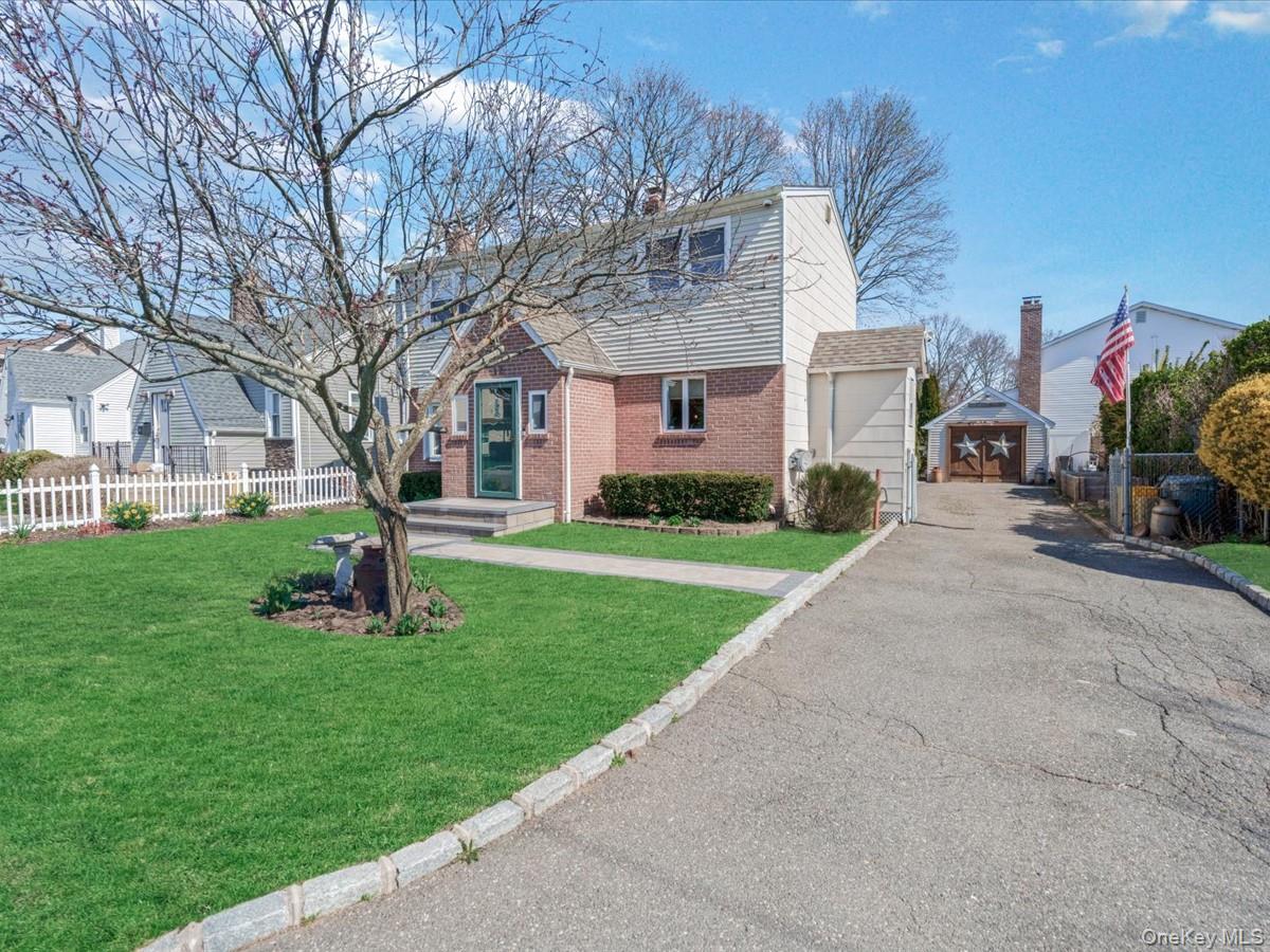 Single Family Floral  Nassau County, NY 11714, MLS-985056-2