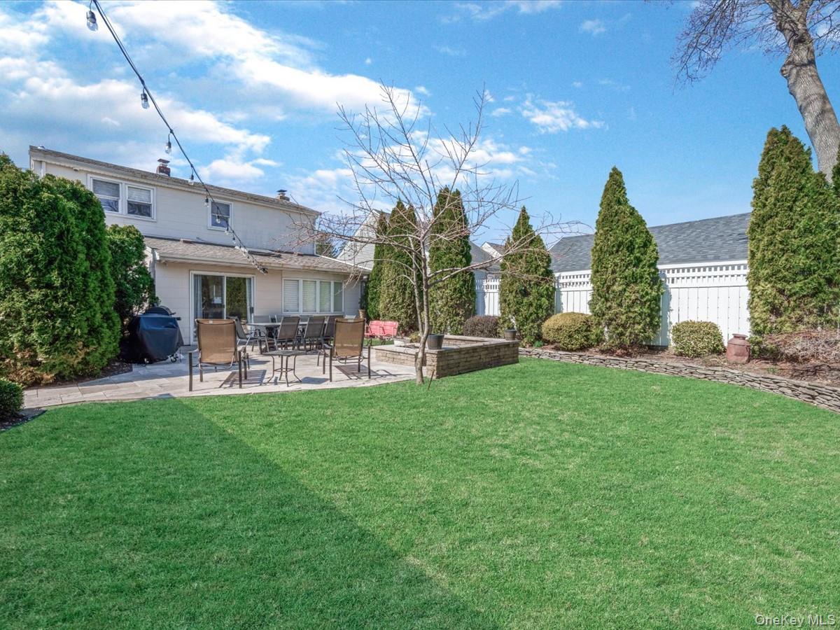 Single Family Floral  Nassau County, NY 11714, MLS-985056-24