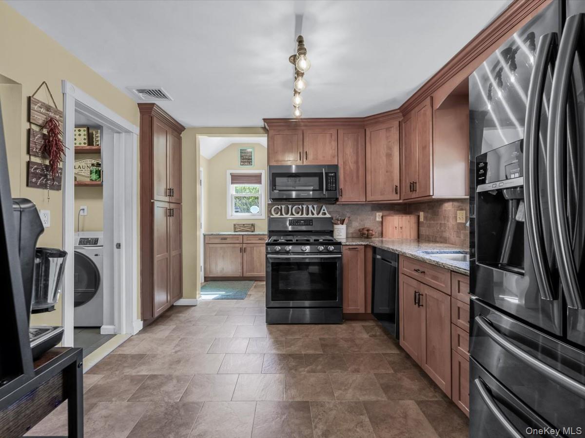 Single Family Floral  Nassau County, NY 11714, MLS-985056-9