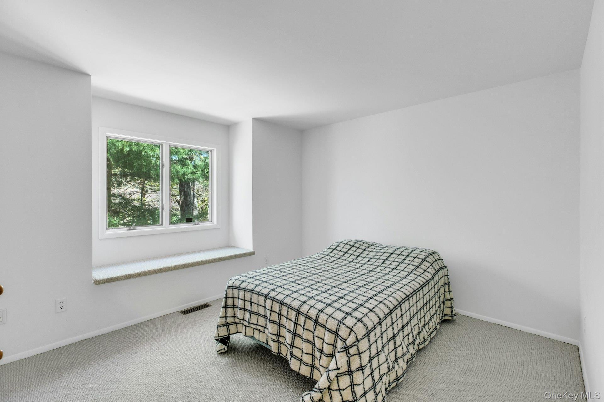 Single Family Quail Run Suffolk County, NY 11946, MLS-985093-24
