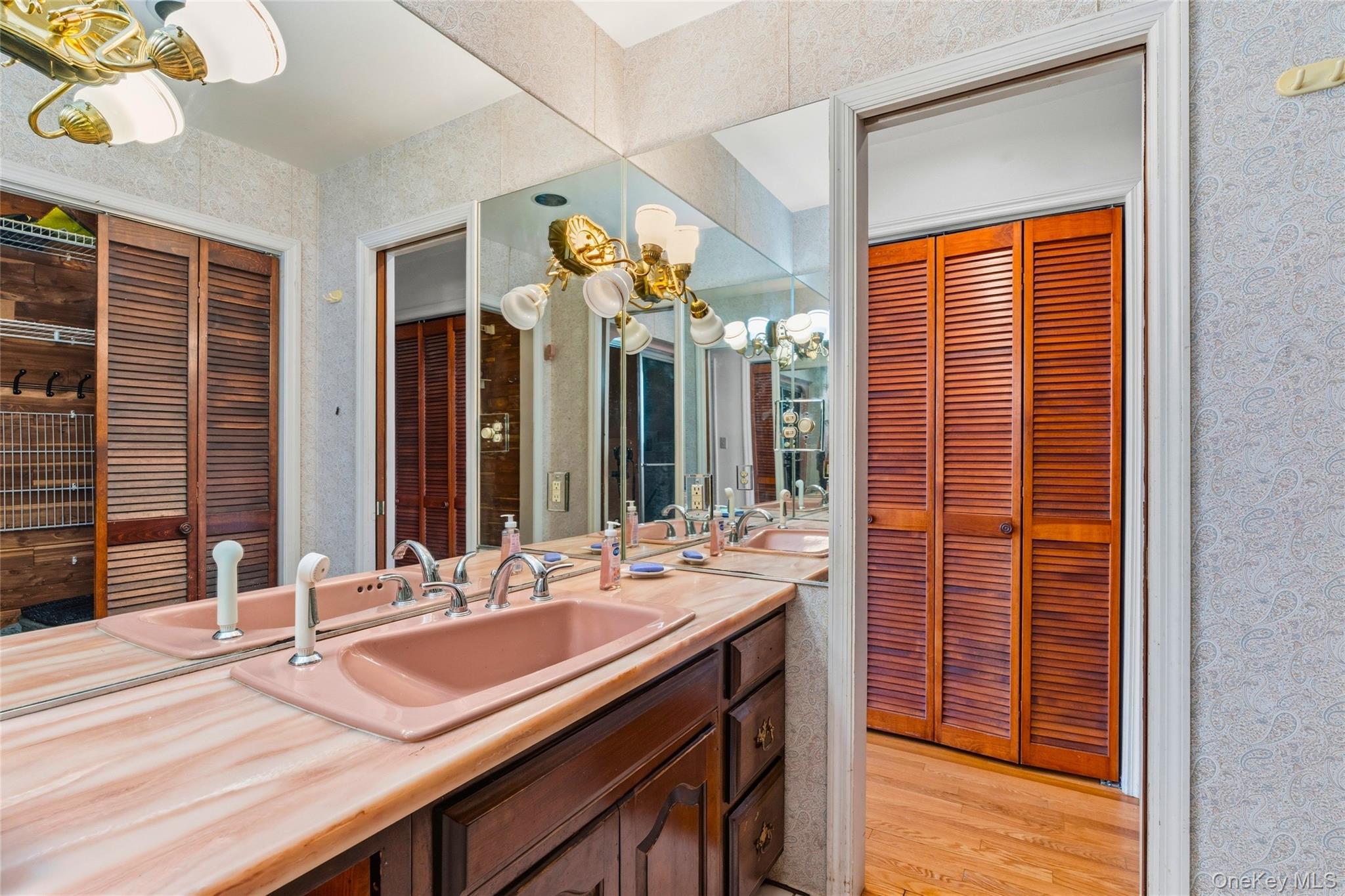 Single Family Melrose  Albany County, NY 12203, MLS-985106-20