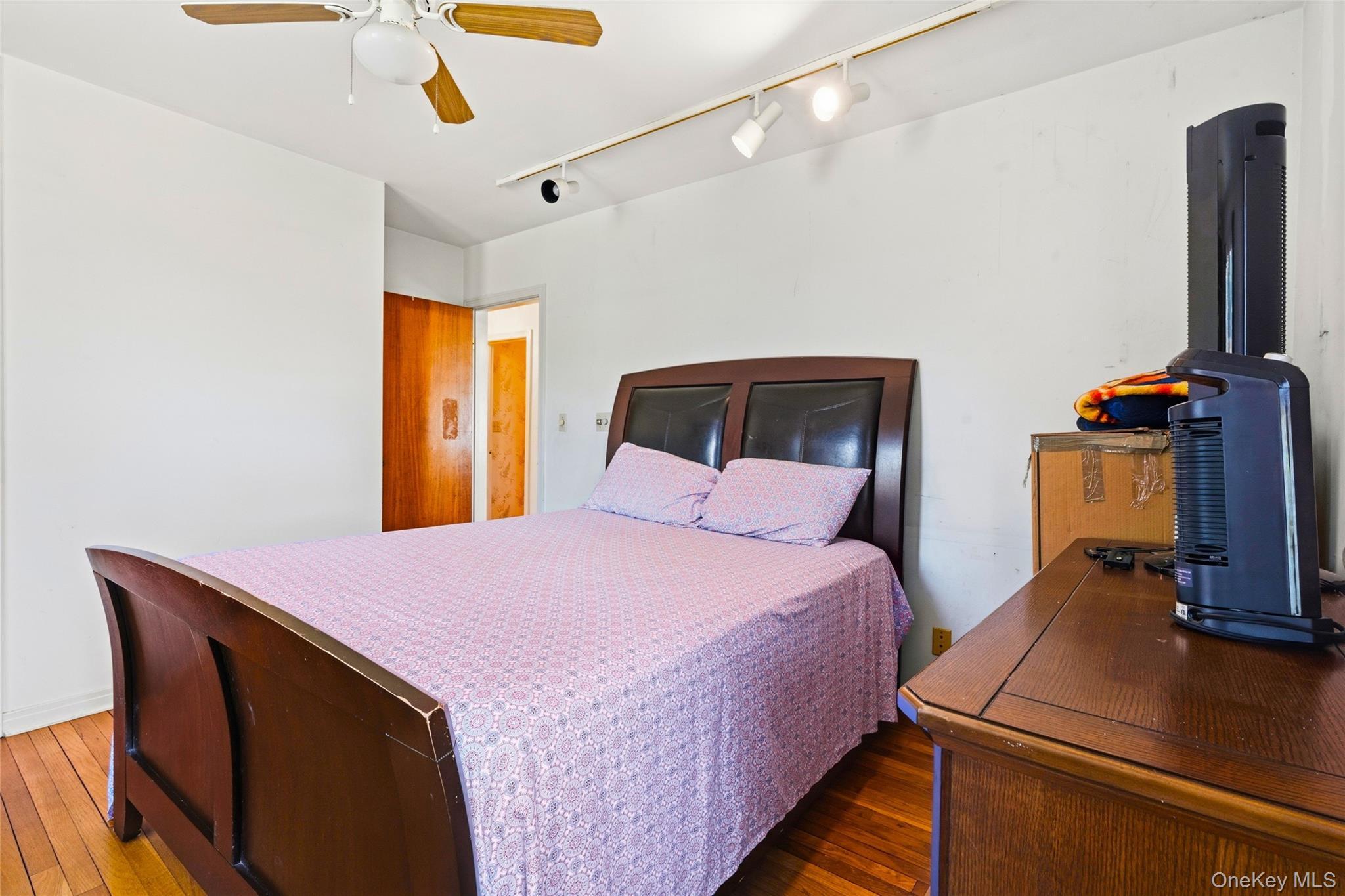 Single Family Melrose  Albany County, NY 12203, MLS-985106-24