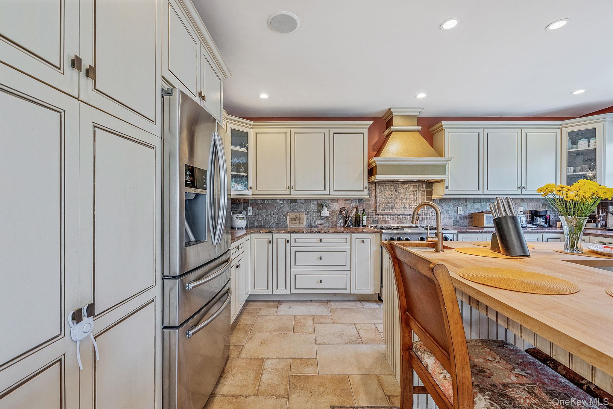 Single Family Crescent  Suffolk County, NY 11743, MLS-985125-9