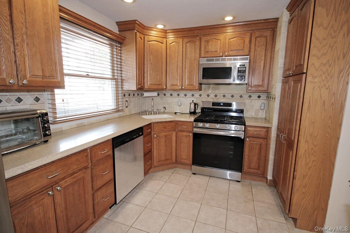 Single Family Gurley  Staten Island, NY 10308, MLS-985171-18