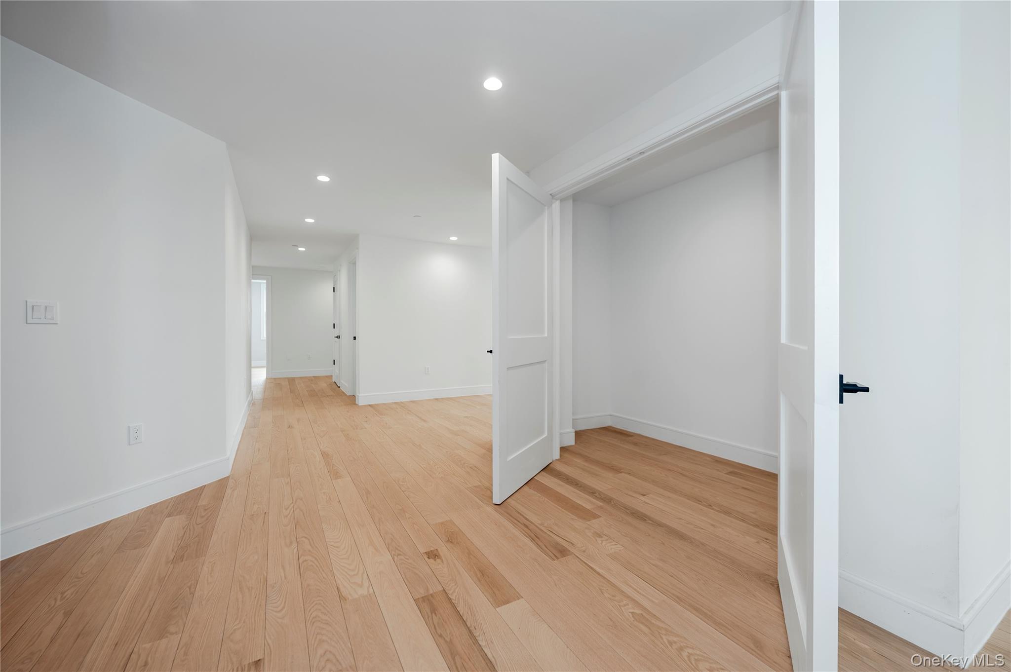 Condo Broadway  Nassau County, NY 11561, MLS-985231-10