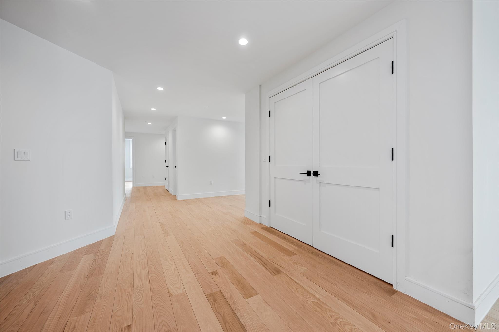 Condo Broadway  Nassau County, NY 11561, MLS-985231-11