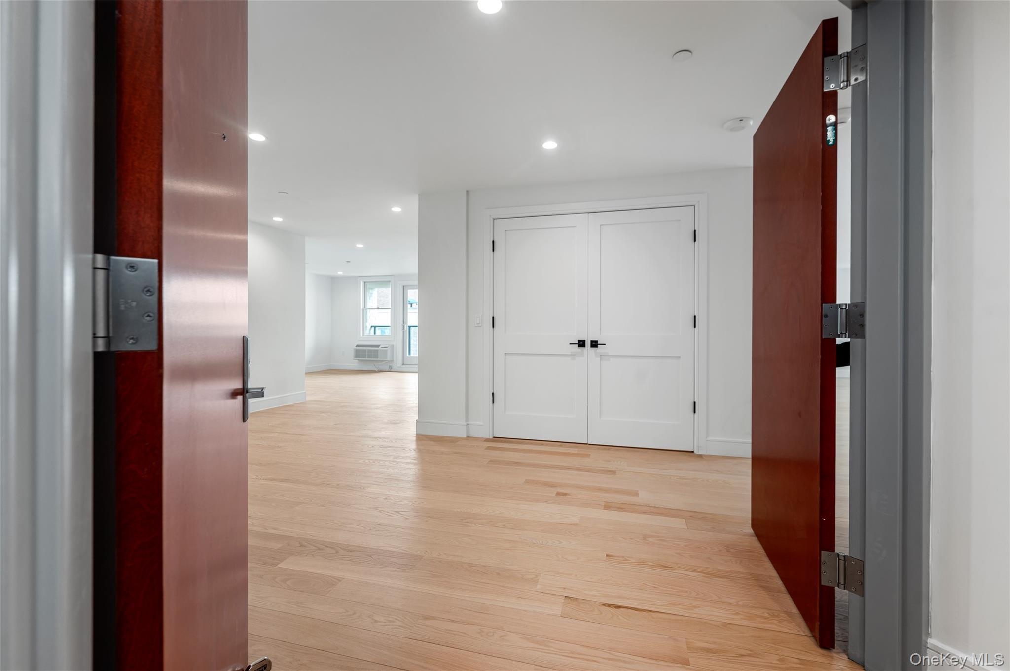 Condo Broadway  Nassau County, NY 11561, MLS-985231-12