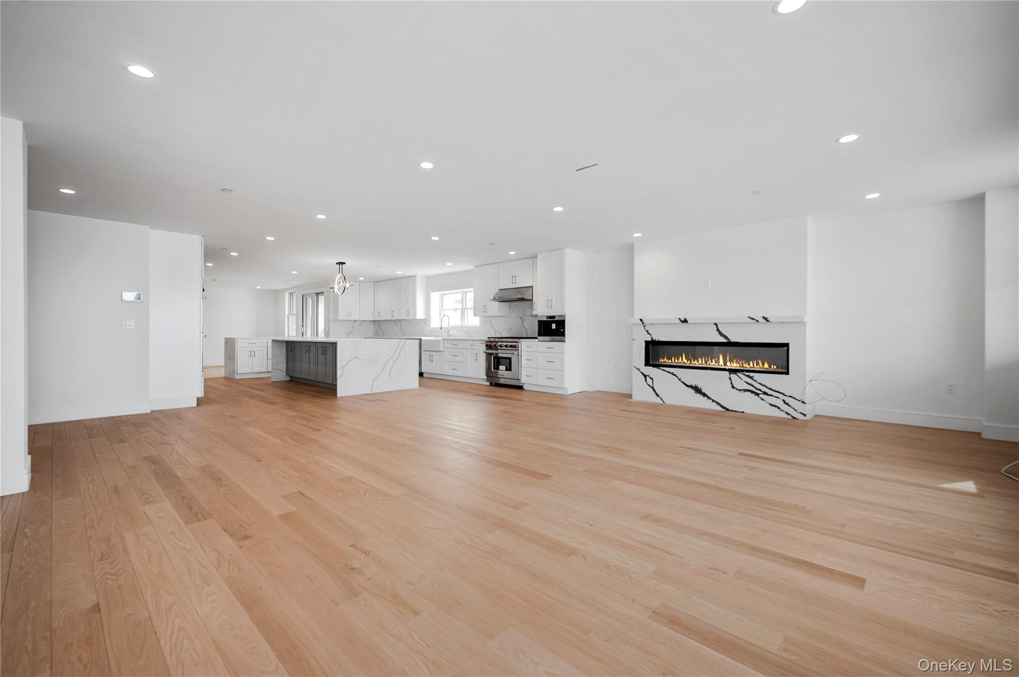 Condo Broadway  Nassau County, NY 11561, MLS-985231-15