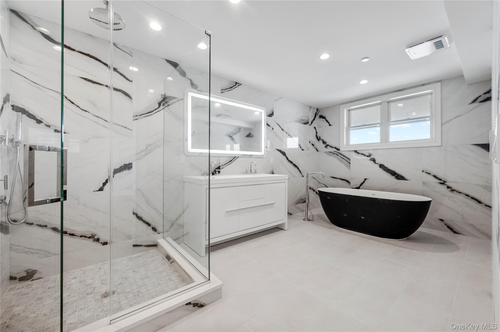 Condo Broadway  Nassau County, NY 11561, MLS-985231-38