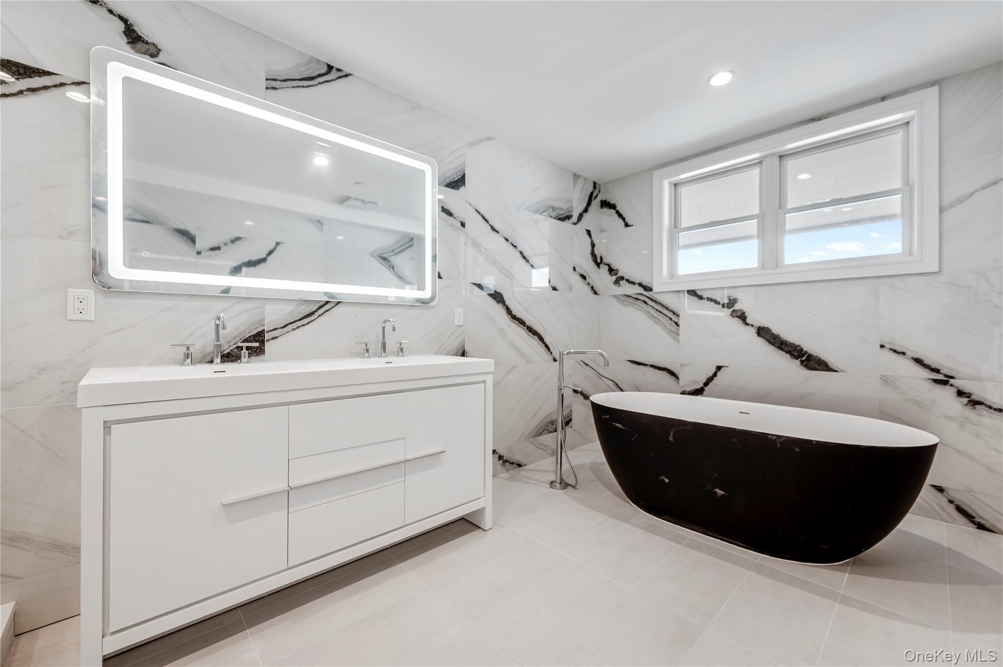 Condo Broadway  Nassau County, NY 11561, MLS-985231-39