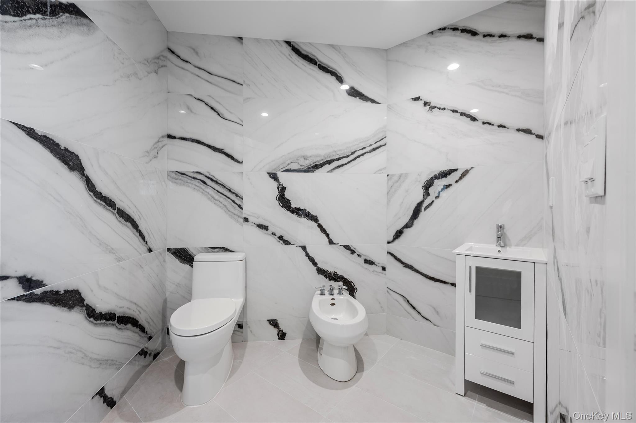 Condo Broadway  Nassau County, NY 11561, MLS-985231-40