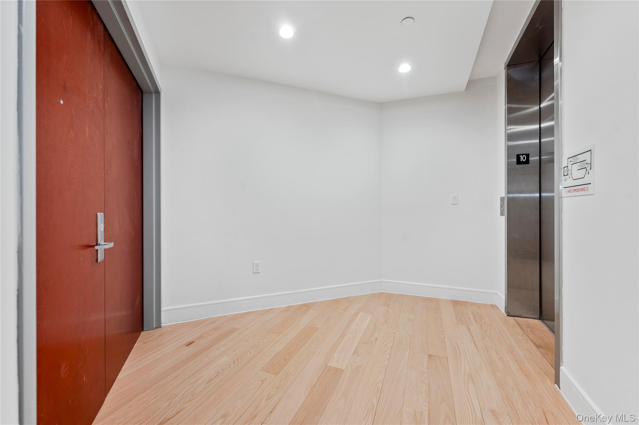 Condo Broadway  Nassau County, NY 11561, MLS-985231-6