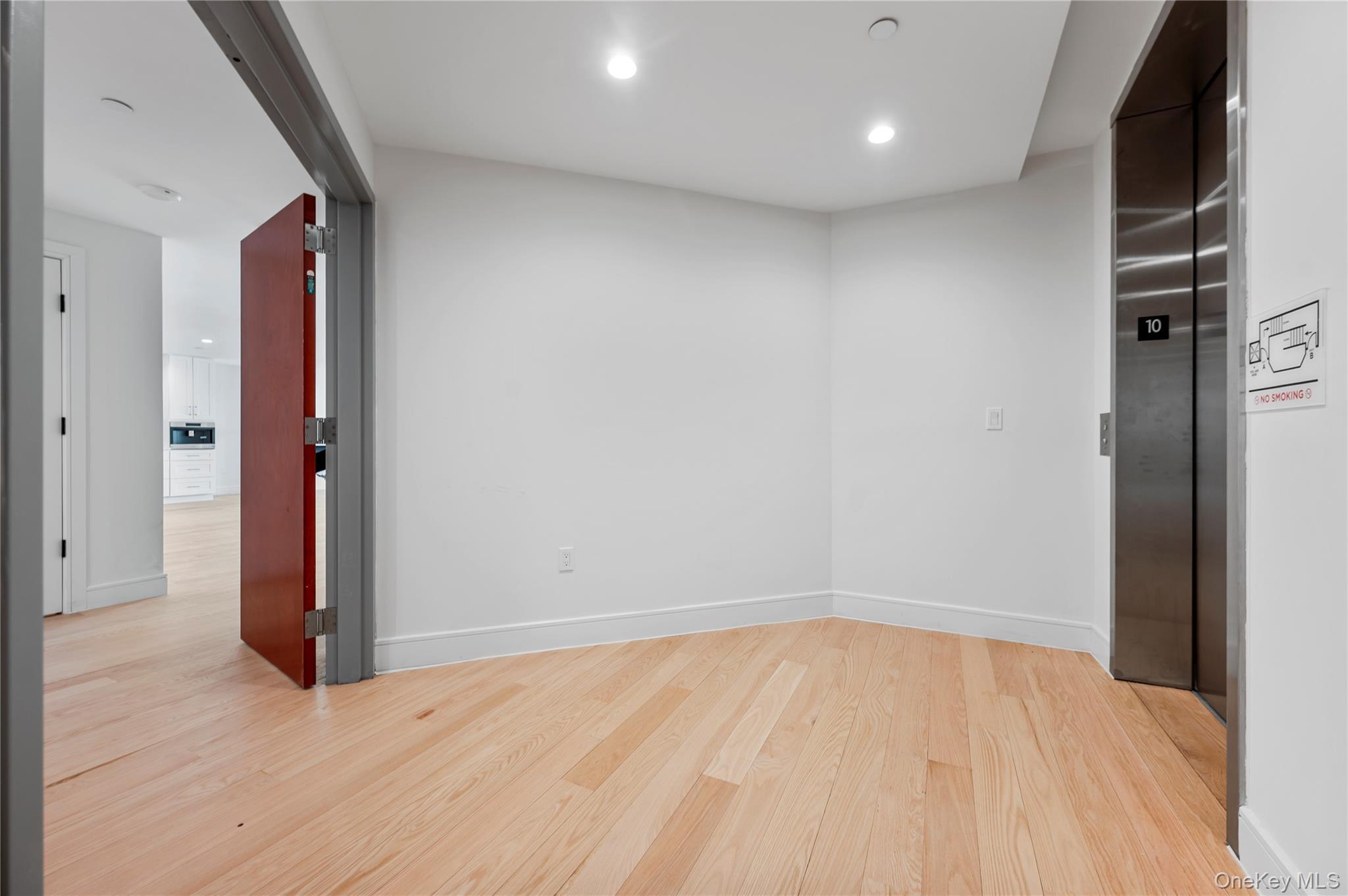 Condo Broadway  Nassau County, NY 11561, MLS-985231-7