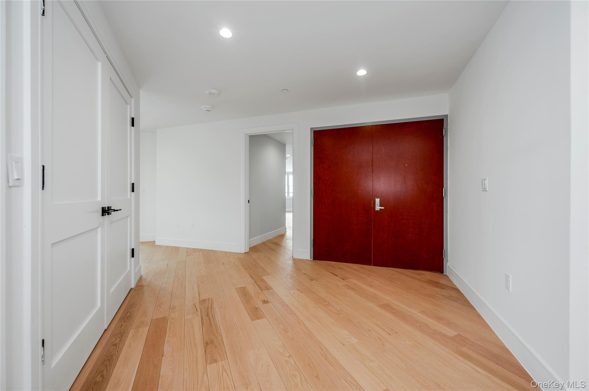 Condo Broadway  Nassau County, NY 11561, MLS-985231-9