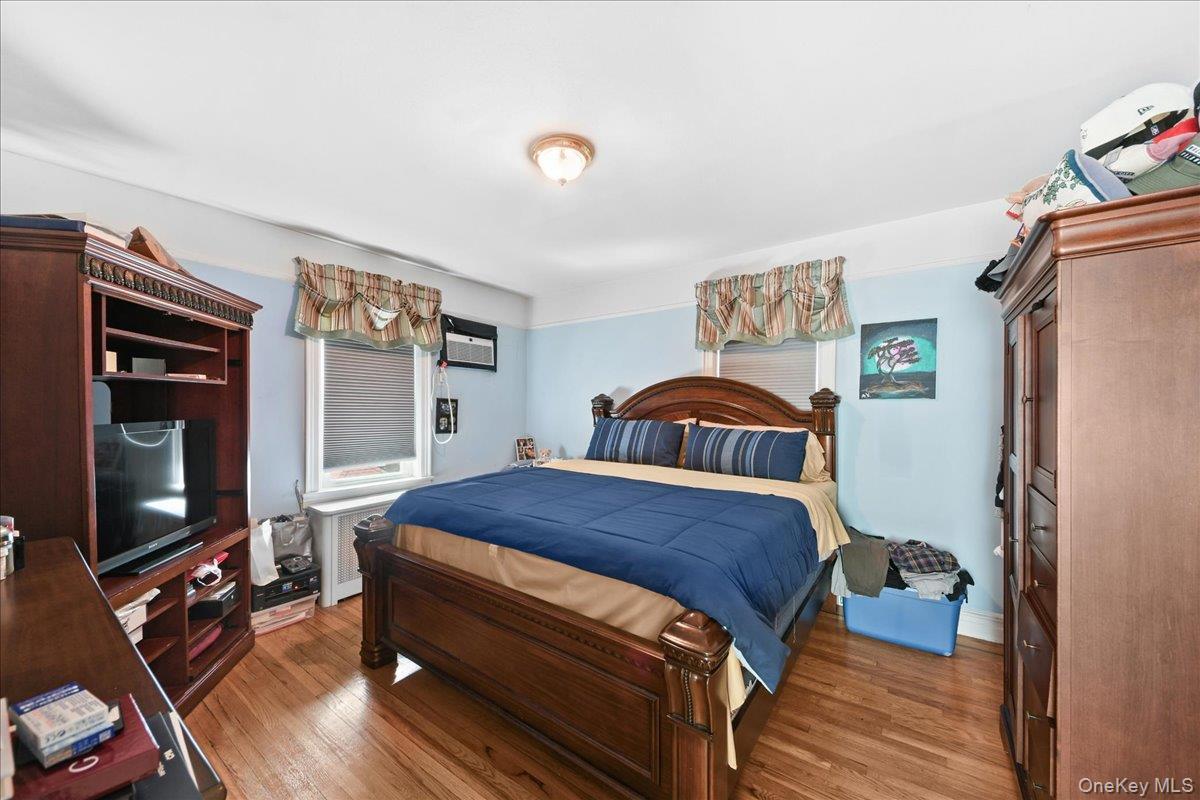 Single Family Yates Bronx, NY 10469, MLS-985241-15