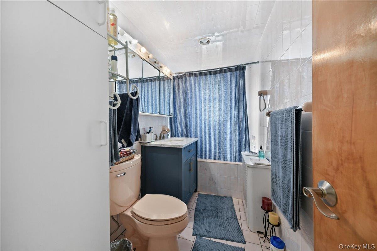 Single Family Yates Bronx, NY 10469, MLS-985241-16