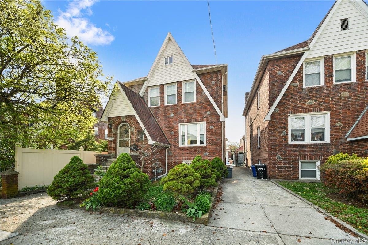 Single Family Yates Bronx, NY 10469, MLS-985241-2