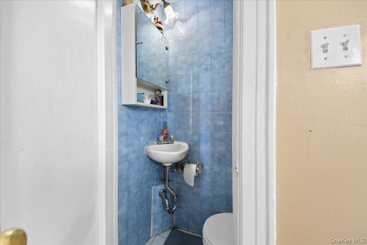Single Family Yates Bronx, NY 10469, MLS-985241-20