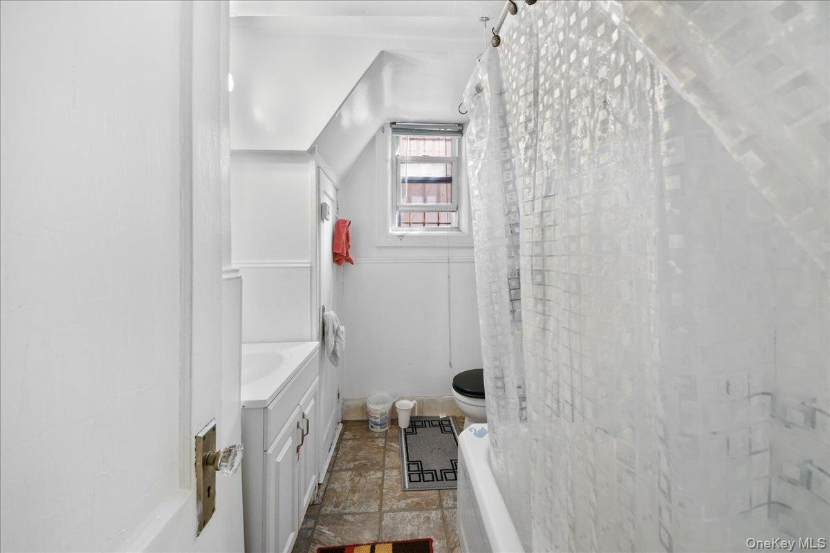 Single Family Yates  Bronx, NY 10469, MLS-985241-25