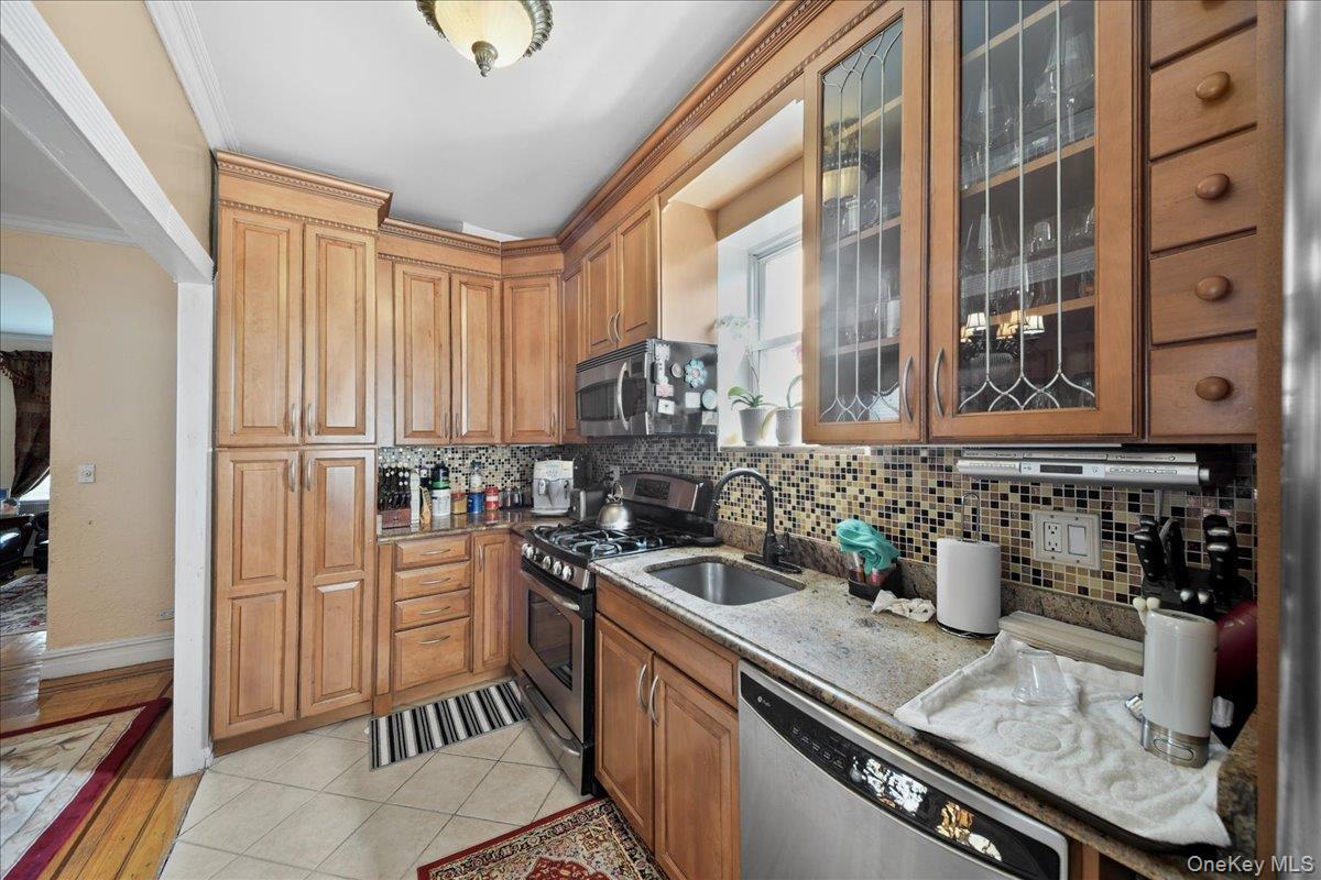Single Family Yates Bronx, NY 10469, MLS-985241-3