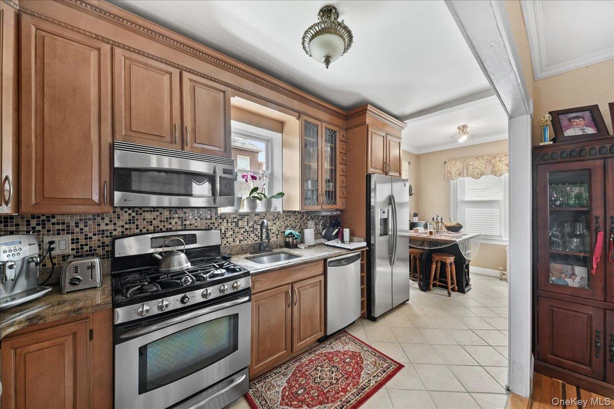 Single Family Yates Bronx, NY 10469, MLS-985241-4