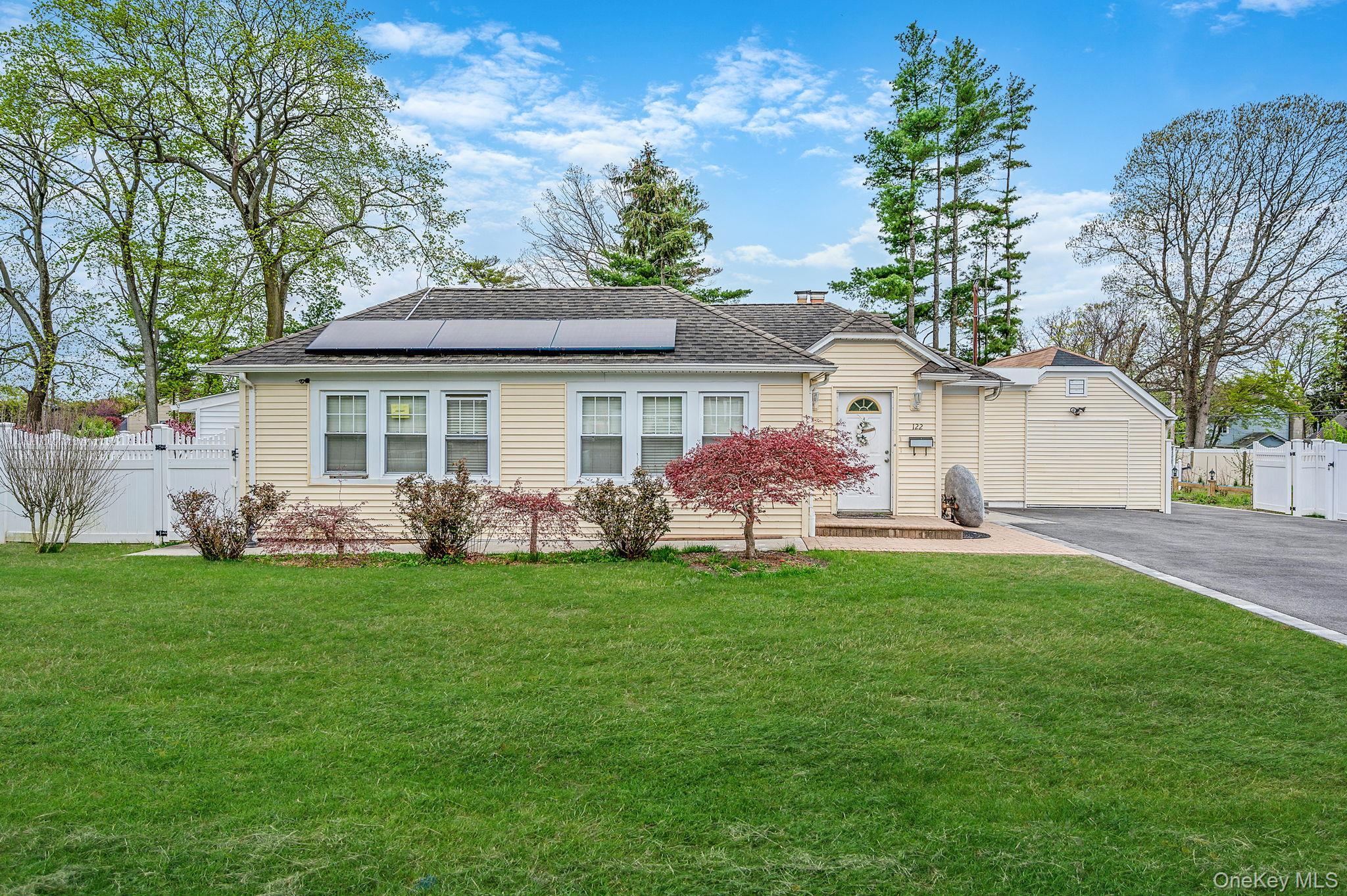 Single Family Mckinley  Suffolk County, NY 11717, MLS-985309-3