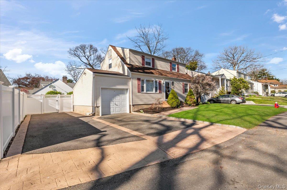 Single Family Maple  Suffolk County, NY 11746, MLS-985312-2