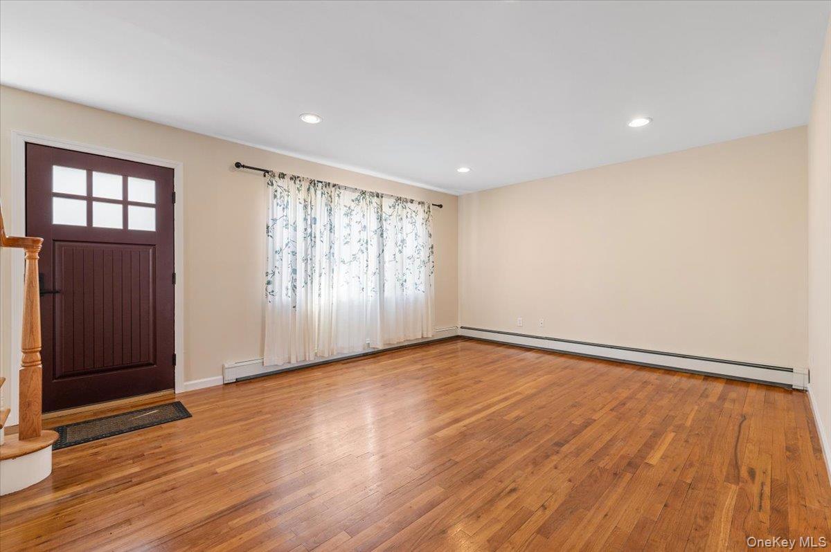 Single Family Maple  Suffolk County, NY 11746, MLS-985312-4
