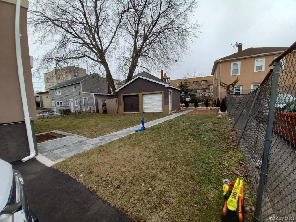 Single Family Clinton Avenue  Nassau County, NY 11096, MLS-985333-11