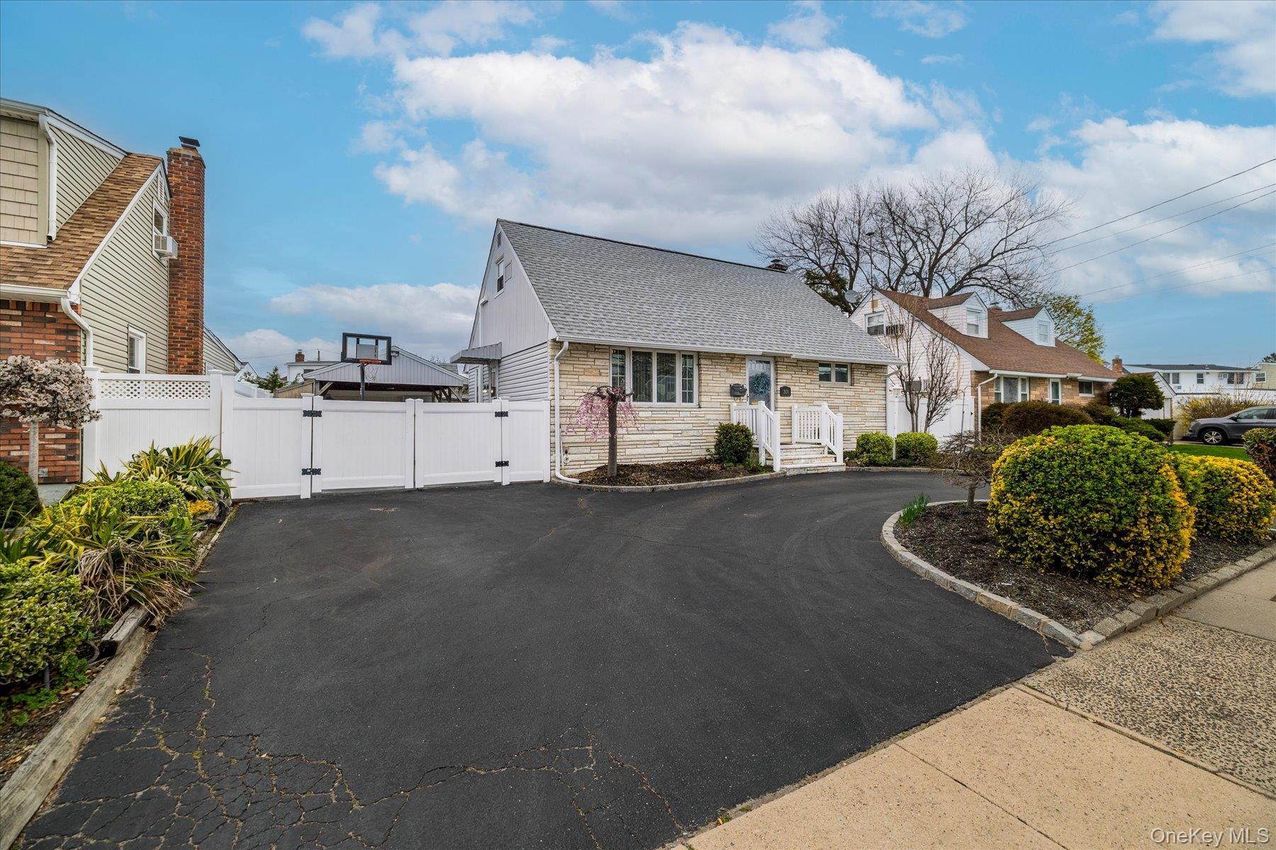 Single Family Brower  Nassau County, NY 11572, MLS-985334-22