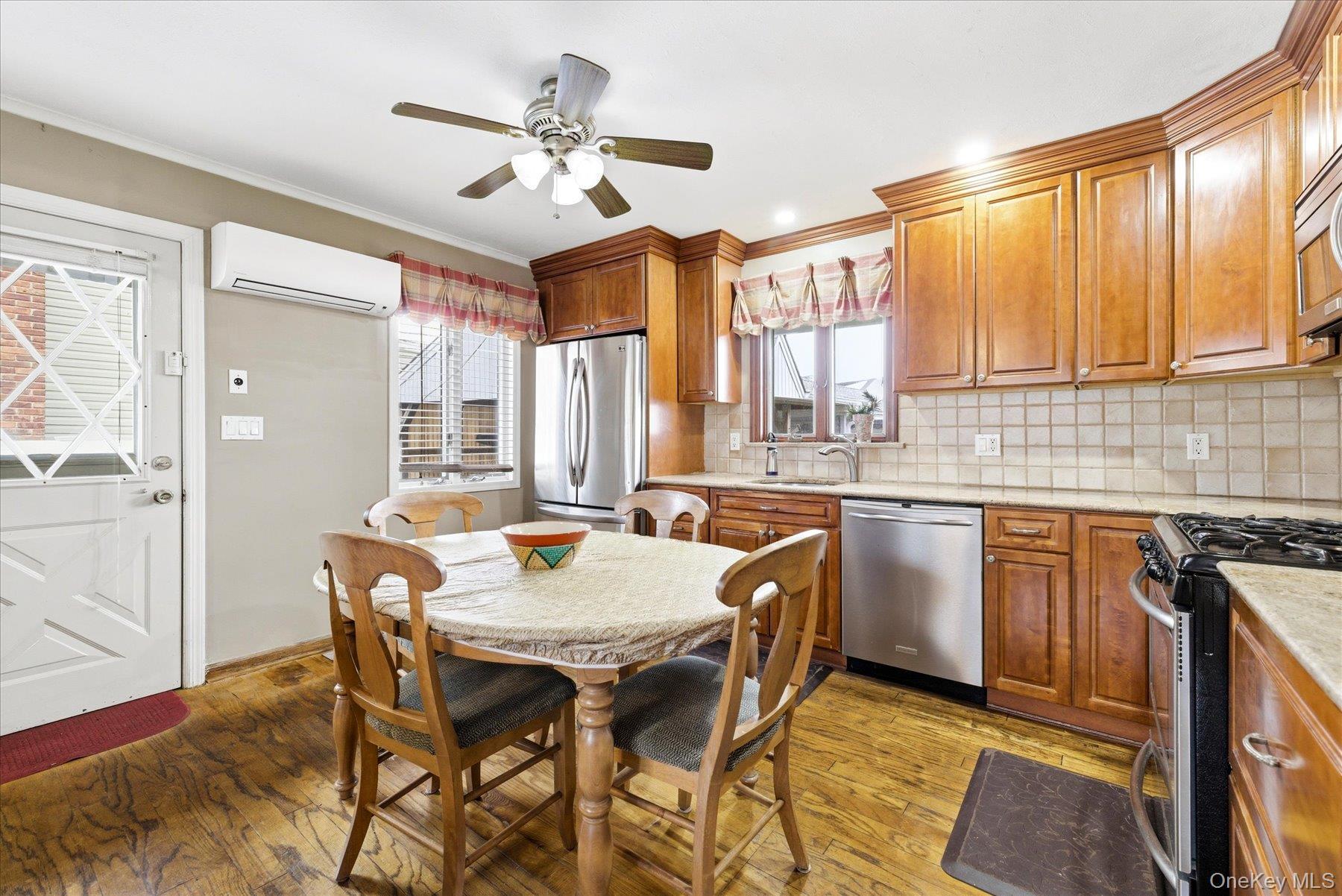 Single Family Brower  Nassau County, NY 11572, MLS-985334-6