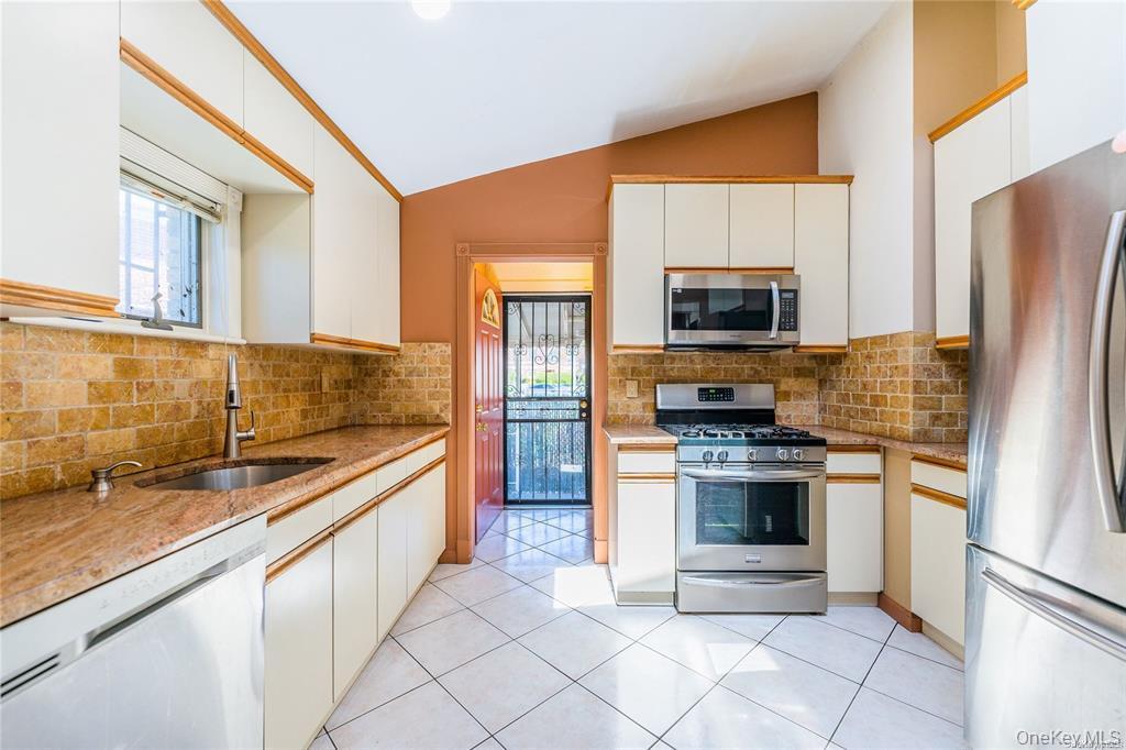 Single Family Clintonville Queens, NY 11357, MLS-985341-5