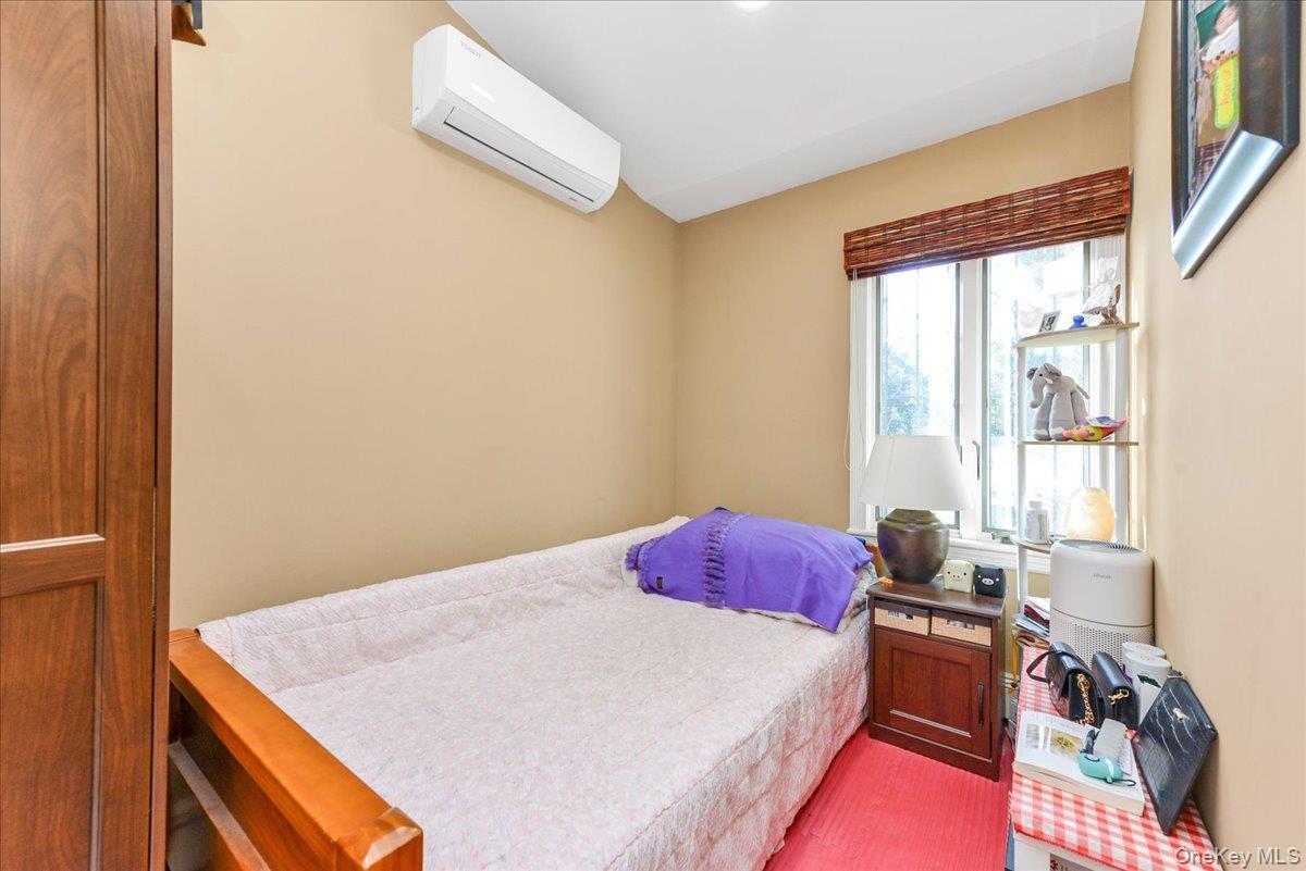 Single Family Clintonville Queens, NY 11357, MLS-985341-6