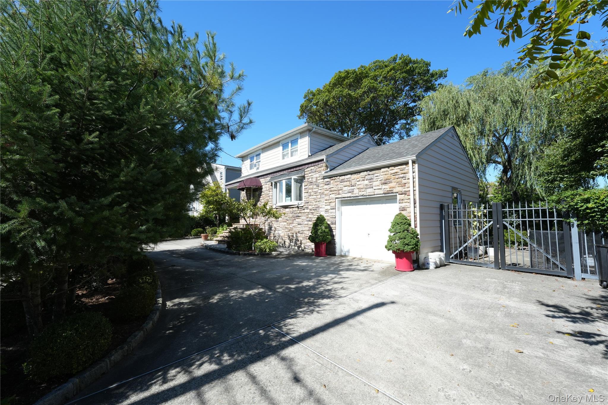 Single Family Merrifield Avenue Nassau County, NY 11572, MLS-985355-23