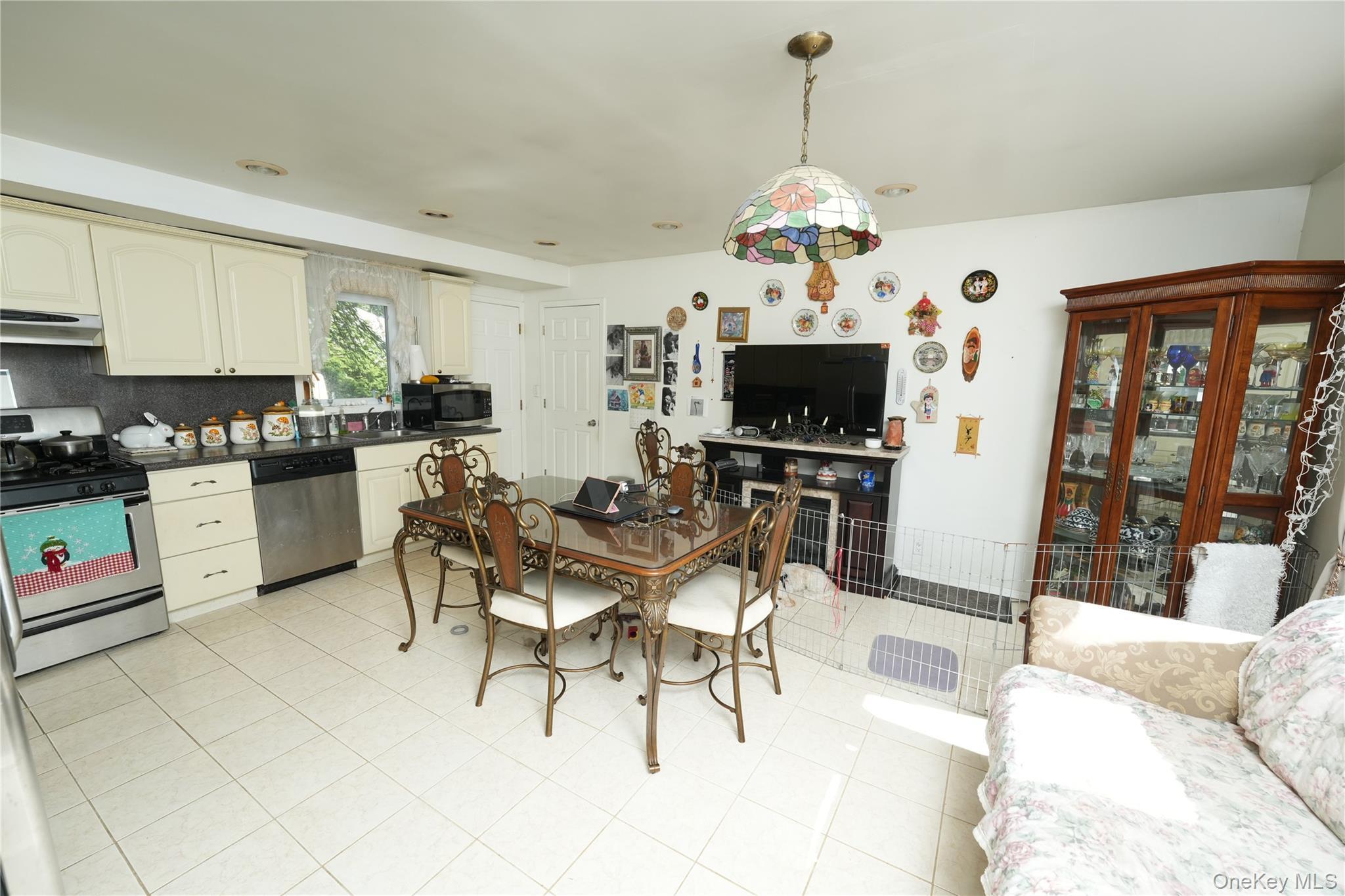Single Family Merrifield Avenue Nassau County, NY 11572, MLS-985355-8