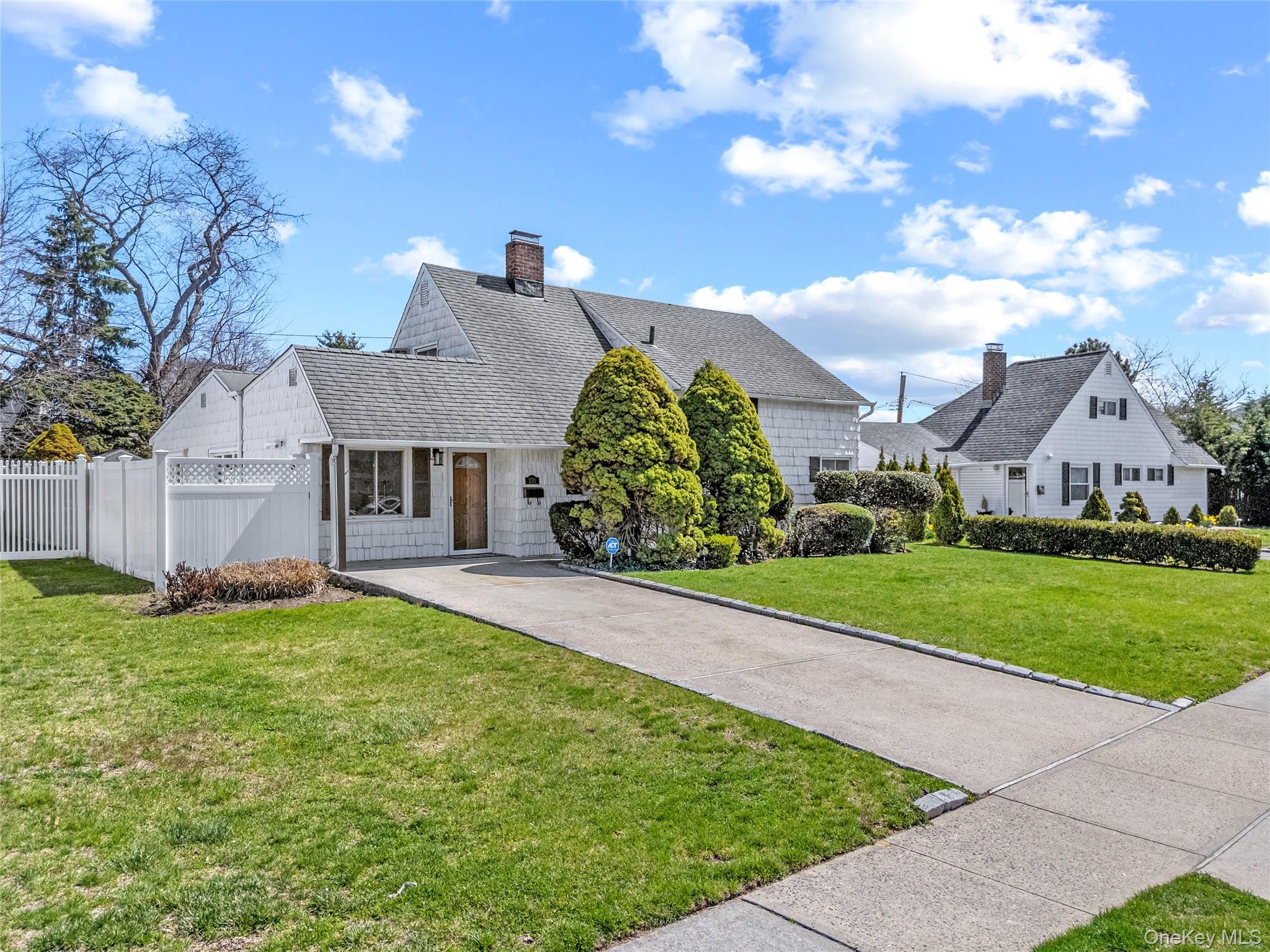 Single Family Scooter  Nassau County, NY 11801, MLS-985375-21