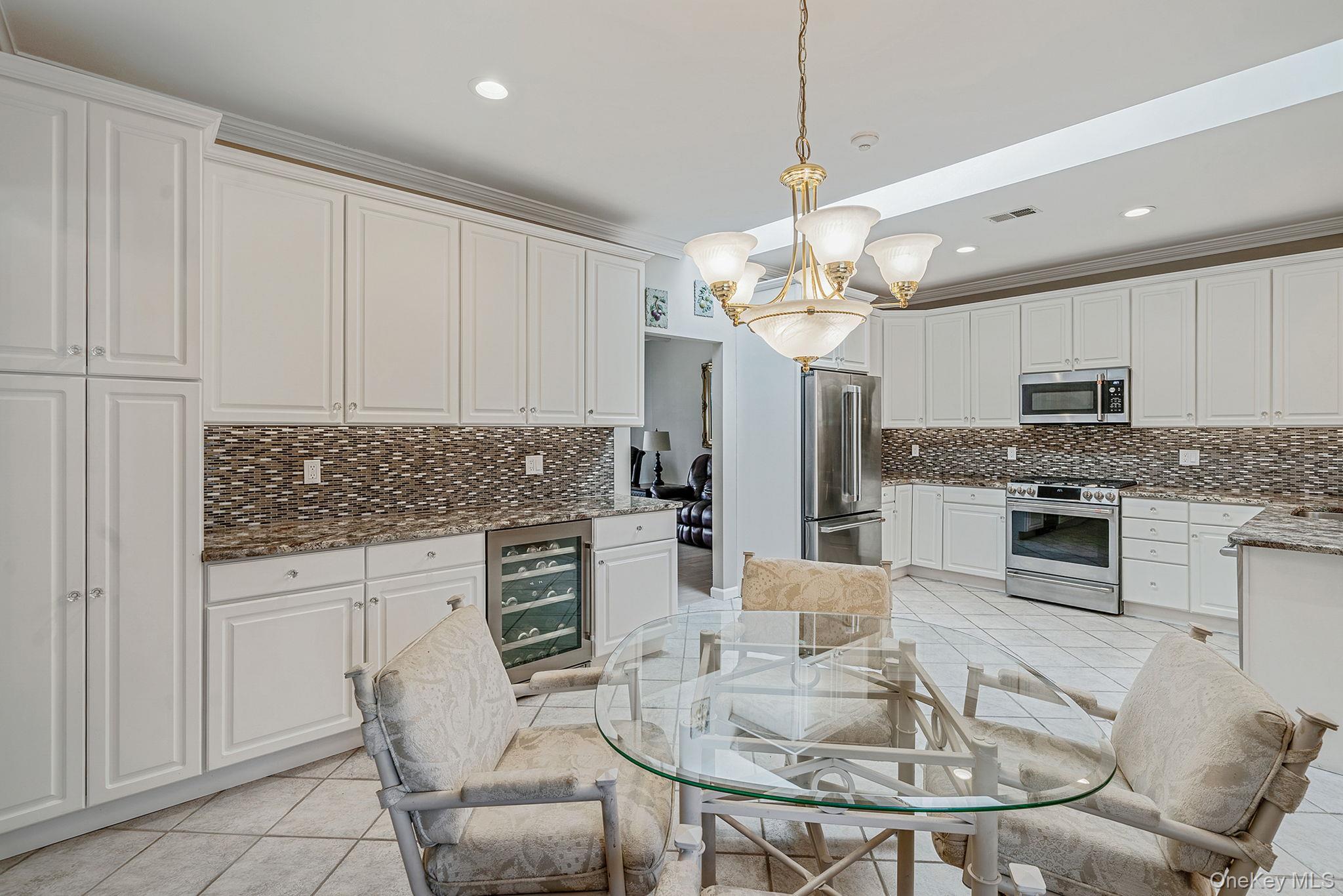 Condo Woodscreek  Suffolk County, NY 11955, MLS-985436-10