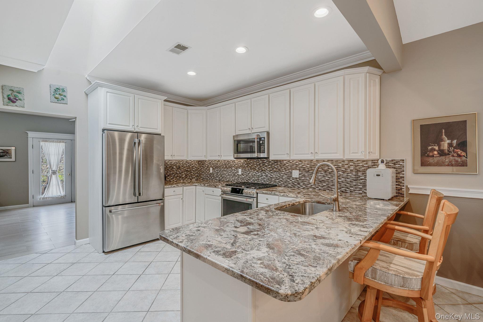 Condo Woodscreek  Suffolk County, NY 11955, MLS-985436-13