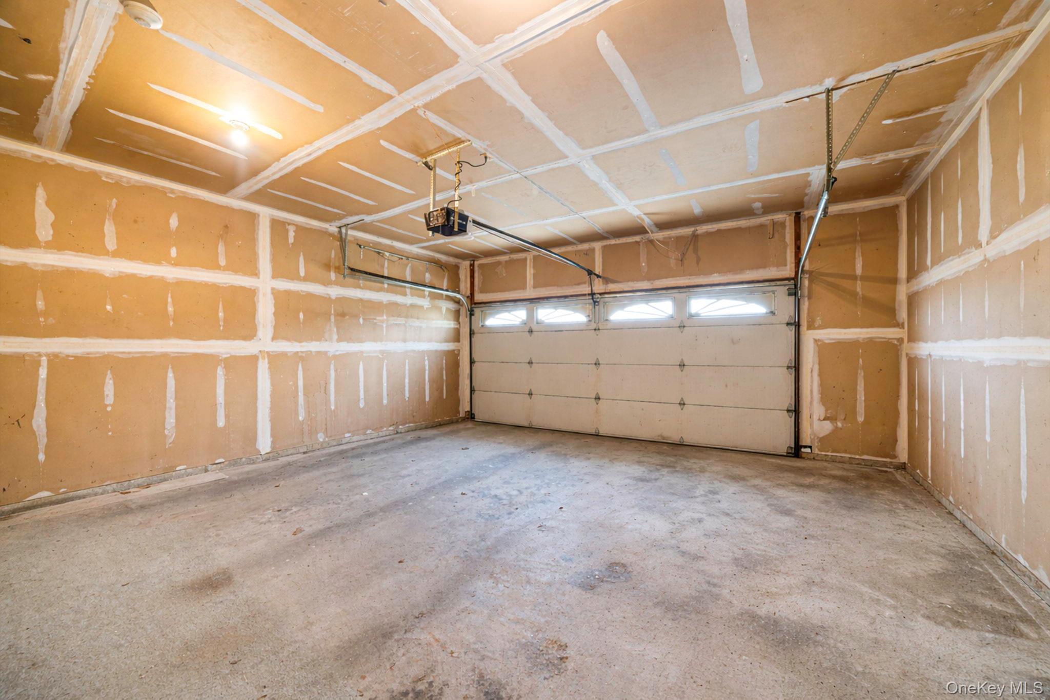 Condo Woodscreek  Suffolk County, NY 11955, MLS-985436-23