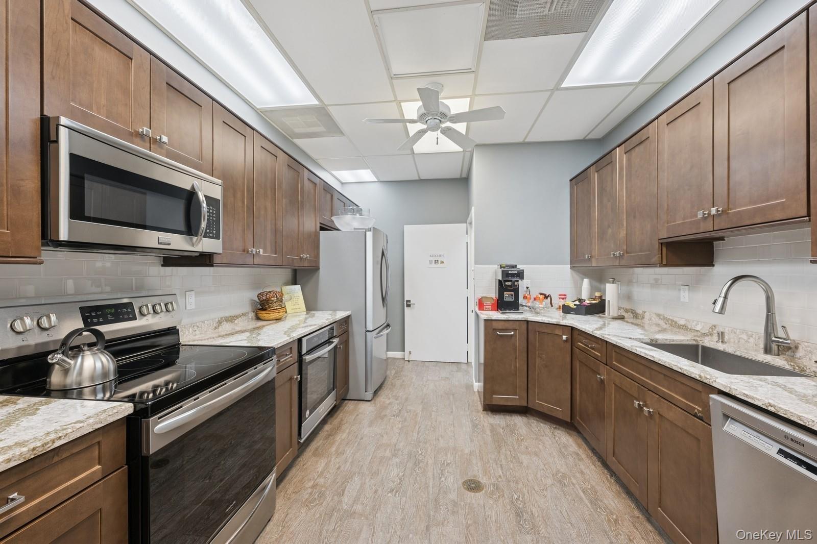 Condo Woodscreek  Suffolk County, NY 11955, MLS-985436-26