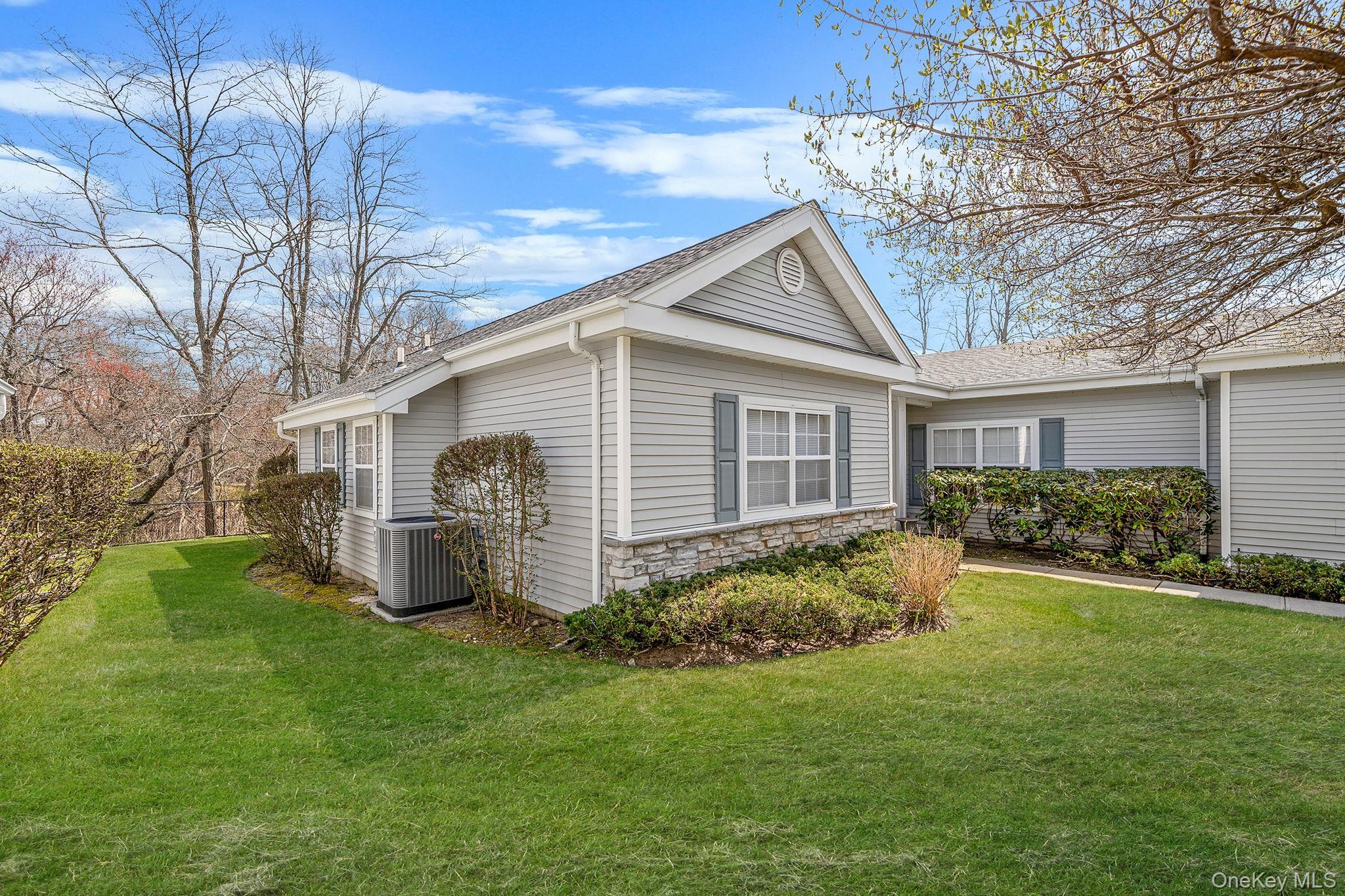 Condo Woodscreek  Suffolk County, NY 11955, MLS-985436-3