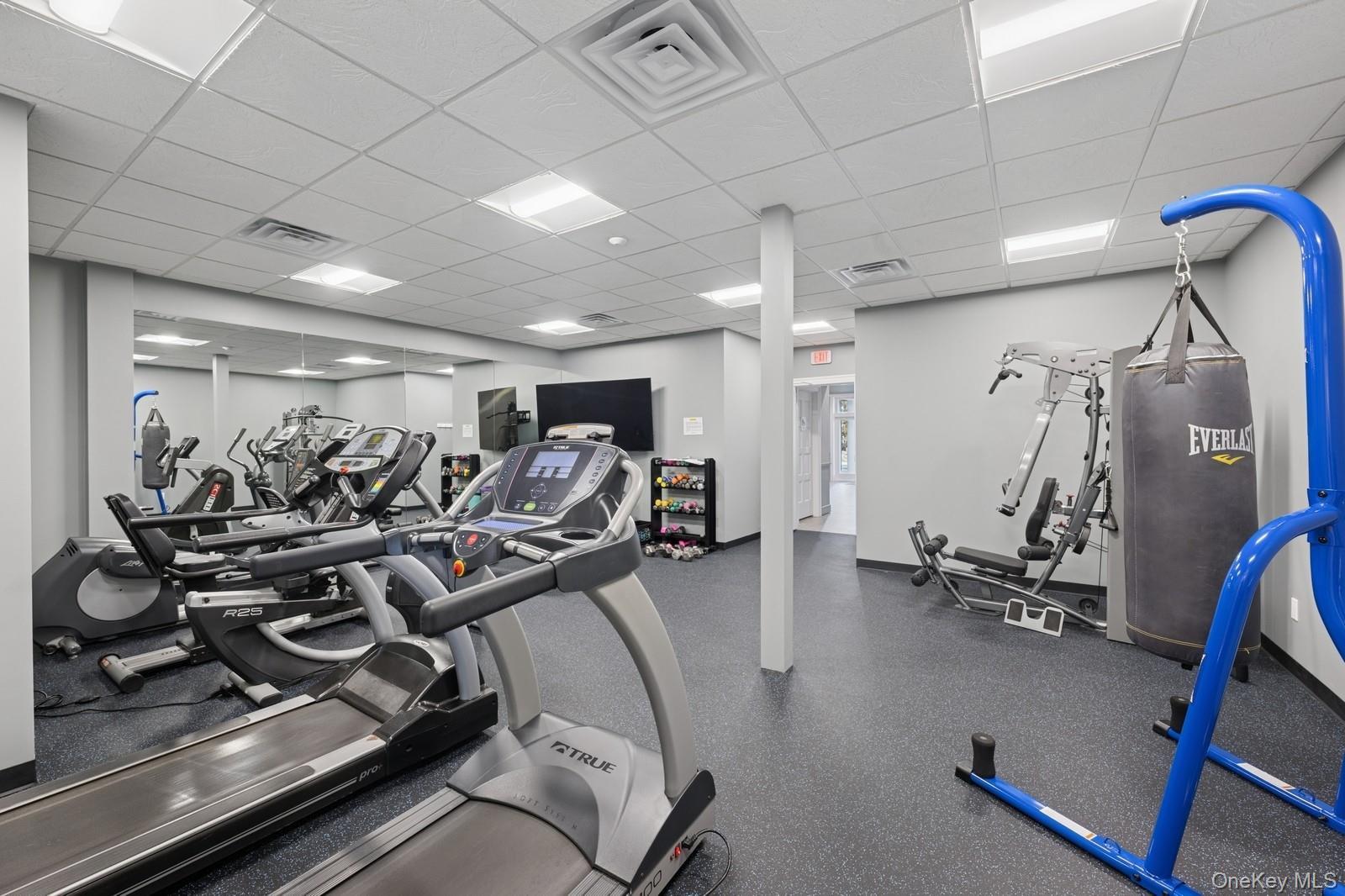 Condo Woodscreek  Suffolk County, NY 11955, MLS-985436-30